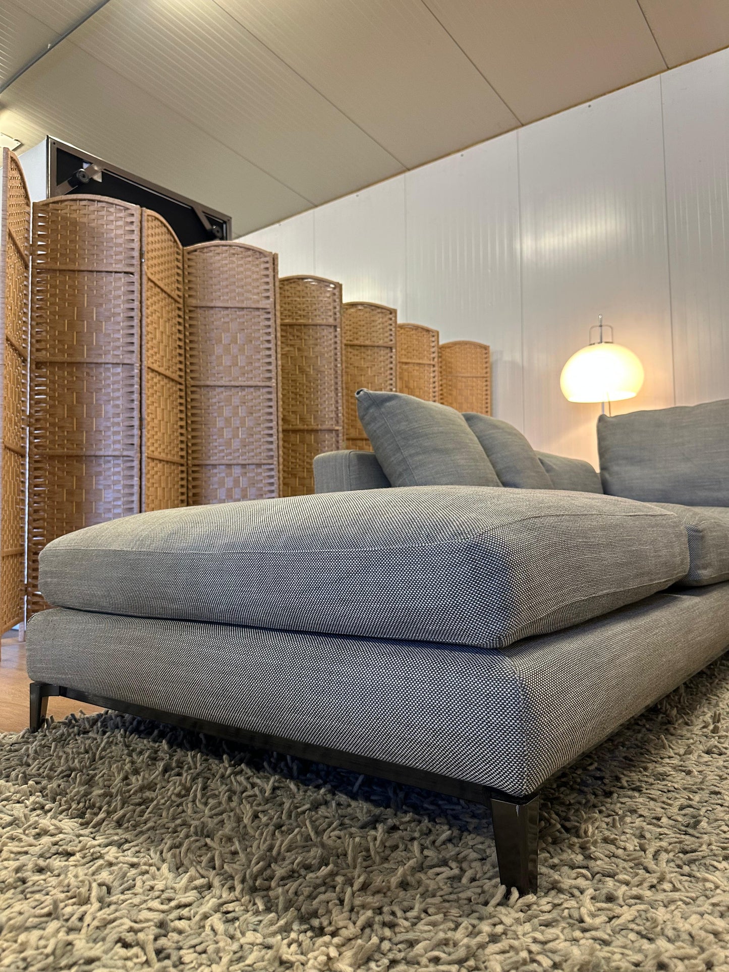 ZGAN Minotti Andersen Hoekbank Grijs Gemêleerd – NP: €25.000