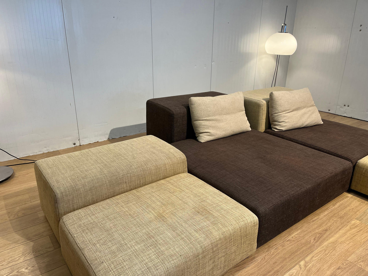 Living Divani Extra Wall Bank – Ter Herstoffering