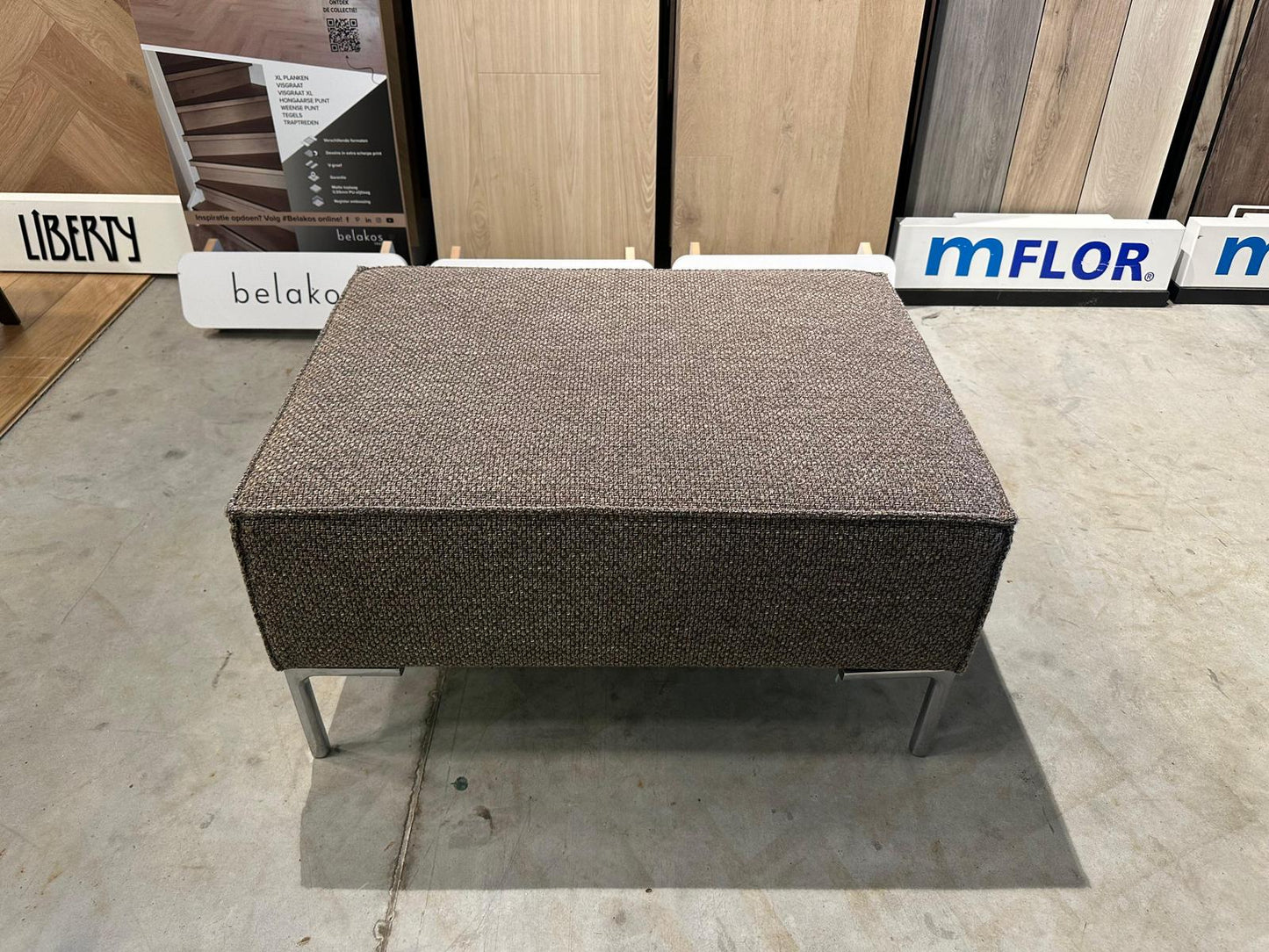 Design on Stock Bloq Hocker Bruin - NP: €1.000