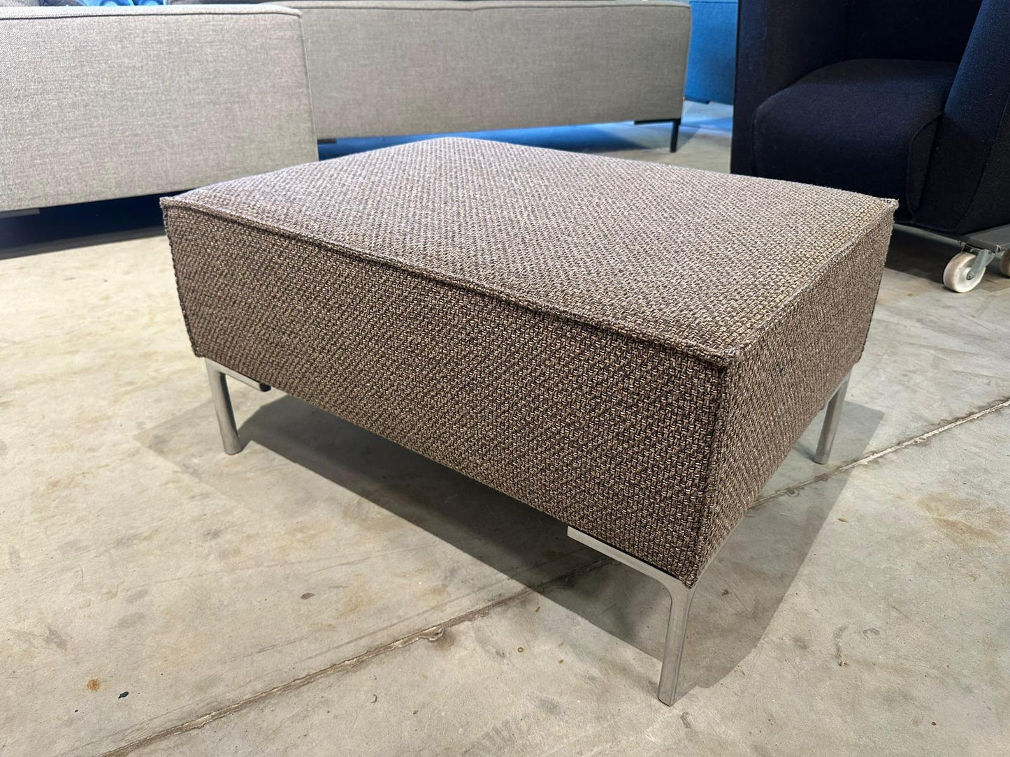 Design on Stock Bloq Hocker Bruin - NP: €1.000