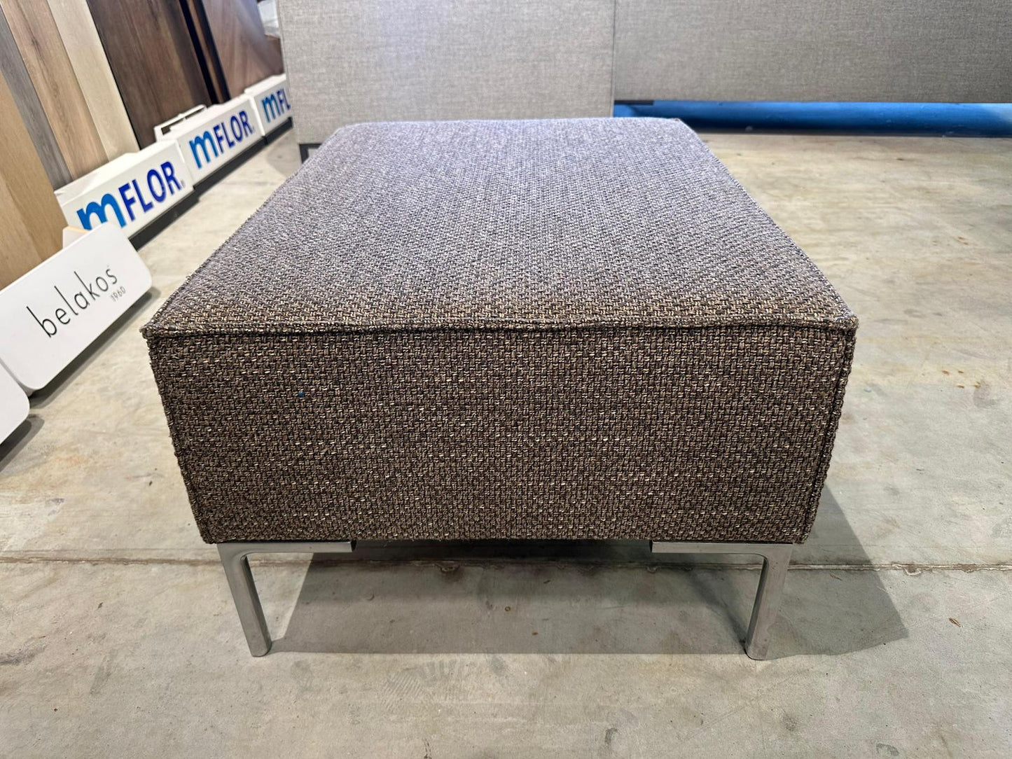 Design on Stock Bloq Hocker Bruin - NP: €1.000