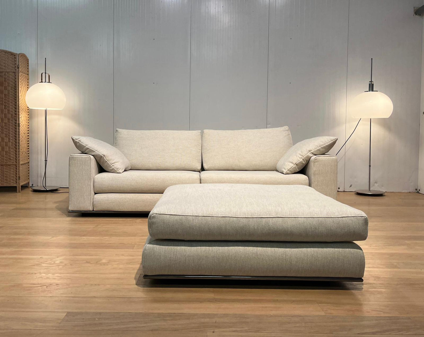 Minotti Hamilton 3-Zits + Hocker – NP: €18.000