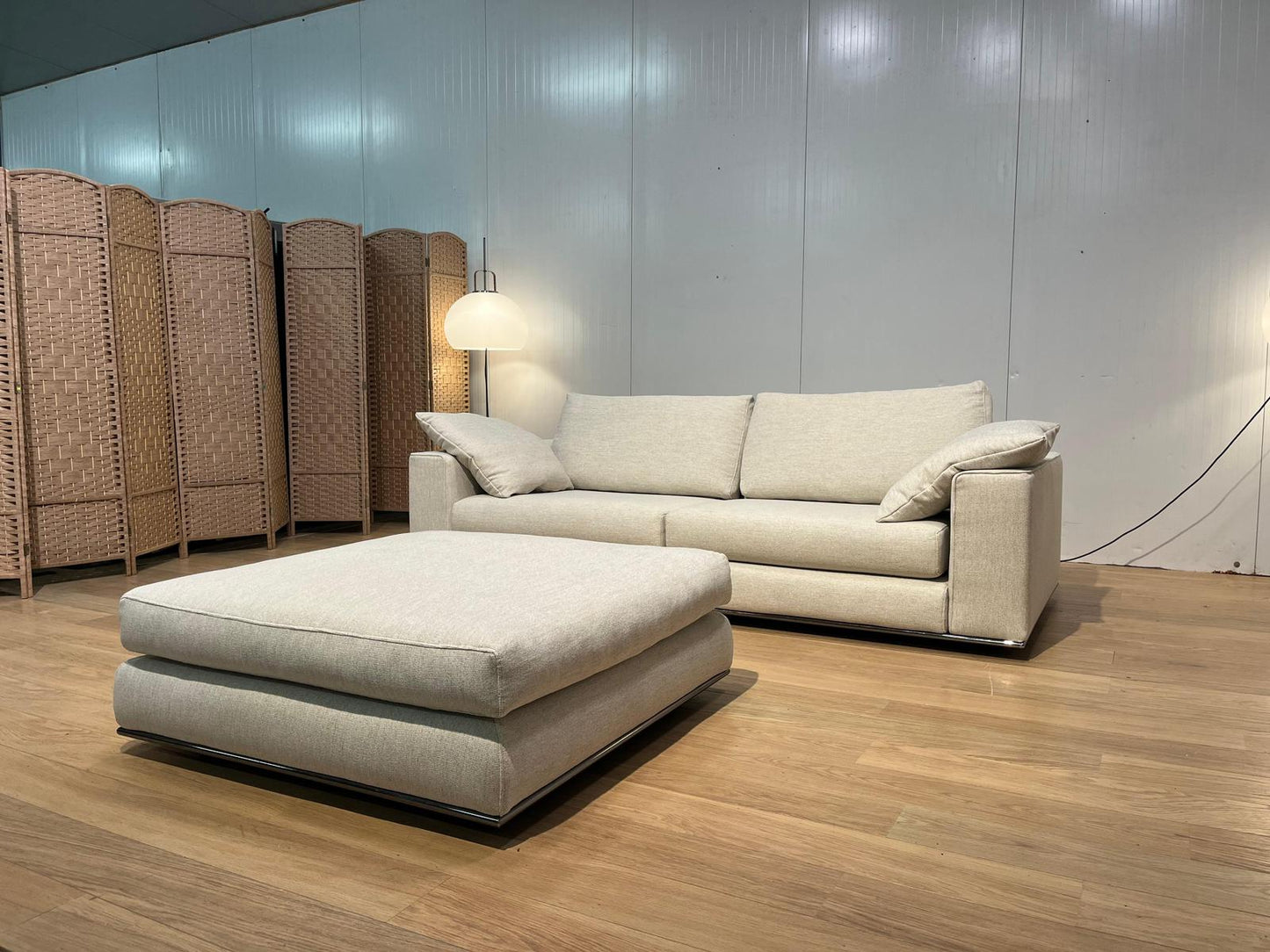 Minotti Hamilton 3-Zits + Hocker – NP: €18.000