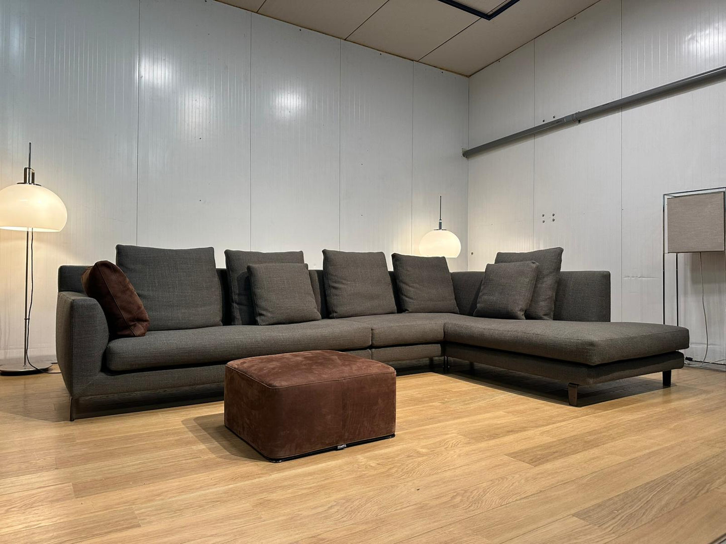 Minotti Allen Hoekbank + Davis Hocker – NP €25.000