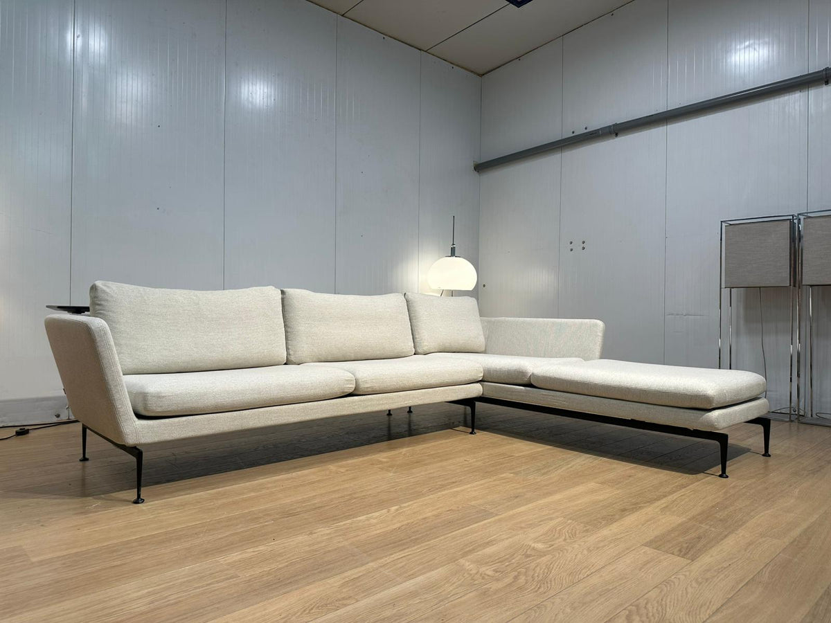 Vitra Suita Hoekbank + Plate Table – Ecru