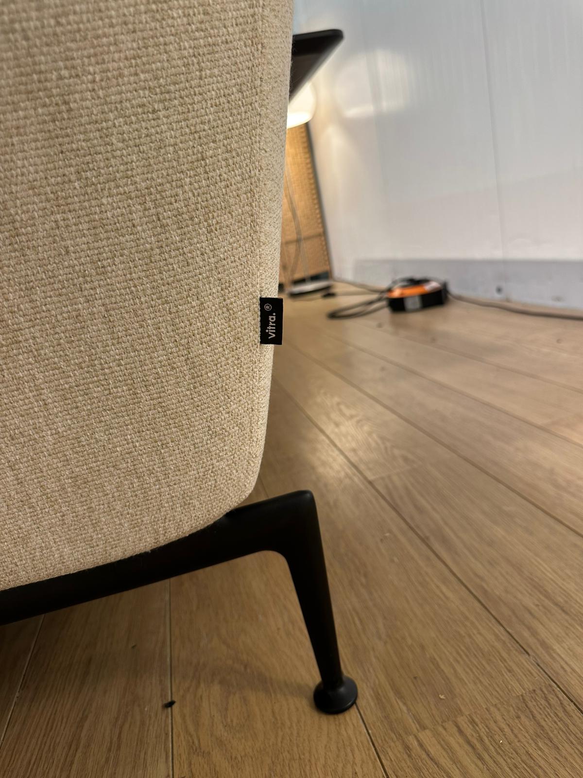 Vitra Suita Hoekbank + Plate Table – Ecru