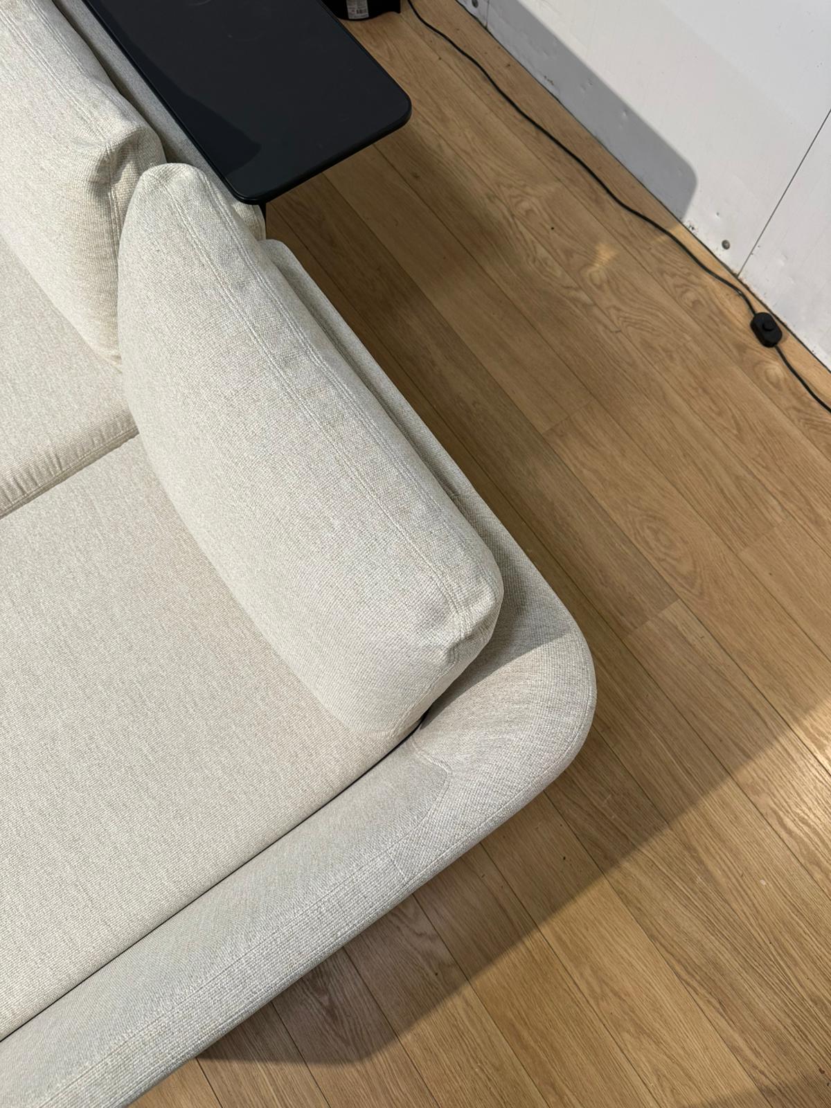 Vitra Suita Hoekbank + Plate Table – Ecru