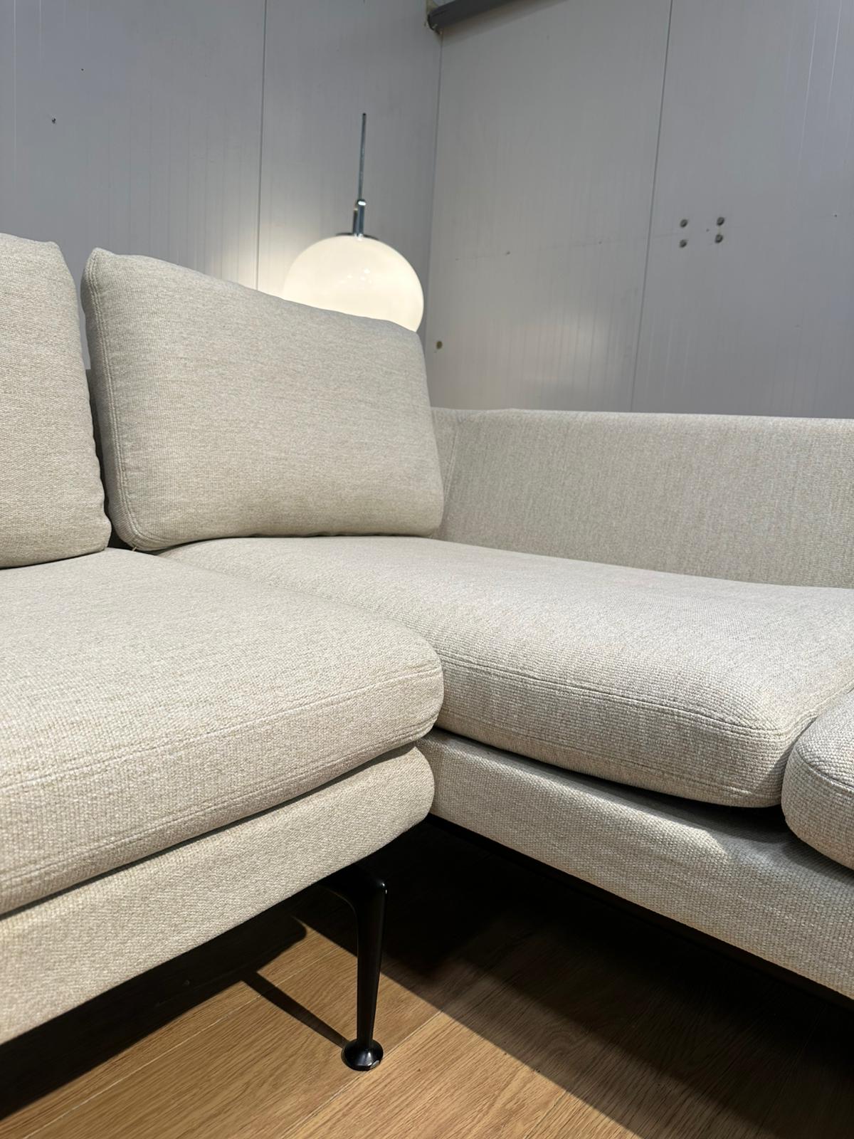 Vitra Suita Hoekbank + Plate Table – Ecru