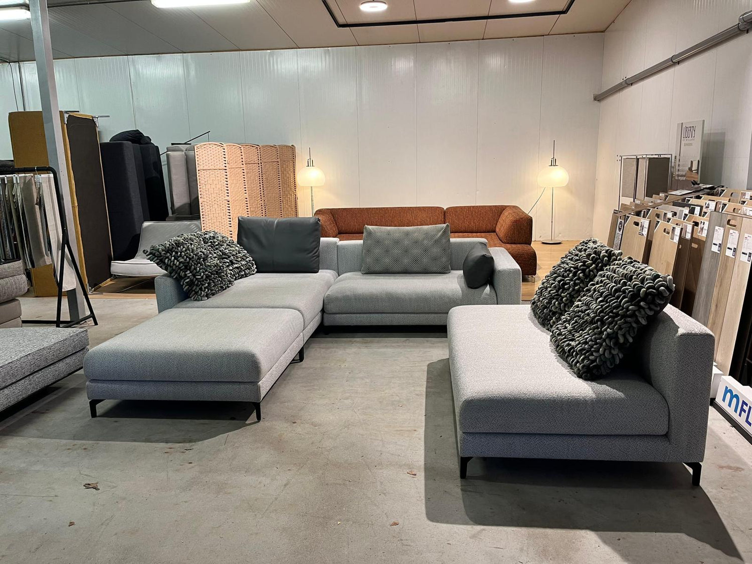 Rolf Benz Nuvola Hoekbank + Hocker – NP: €15.000