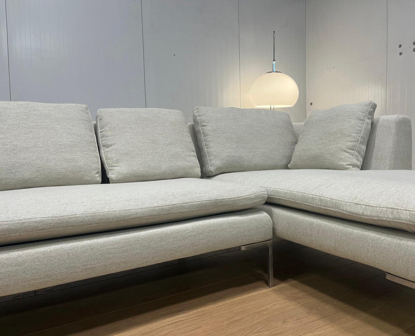 B&B Italia Charles Hoekbank – Nieuw Gestoffeerd (Ecru)