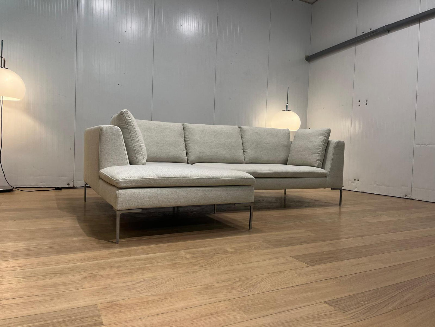 B&B Italia Charles Hoekbank – Nieuw Gestoffeerd (Ecru)