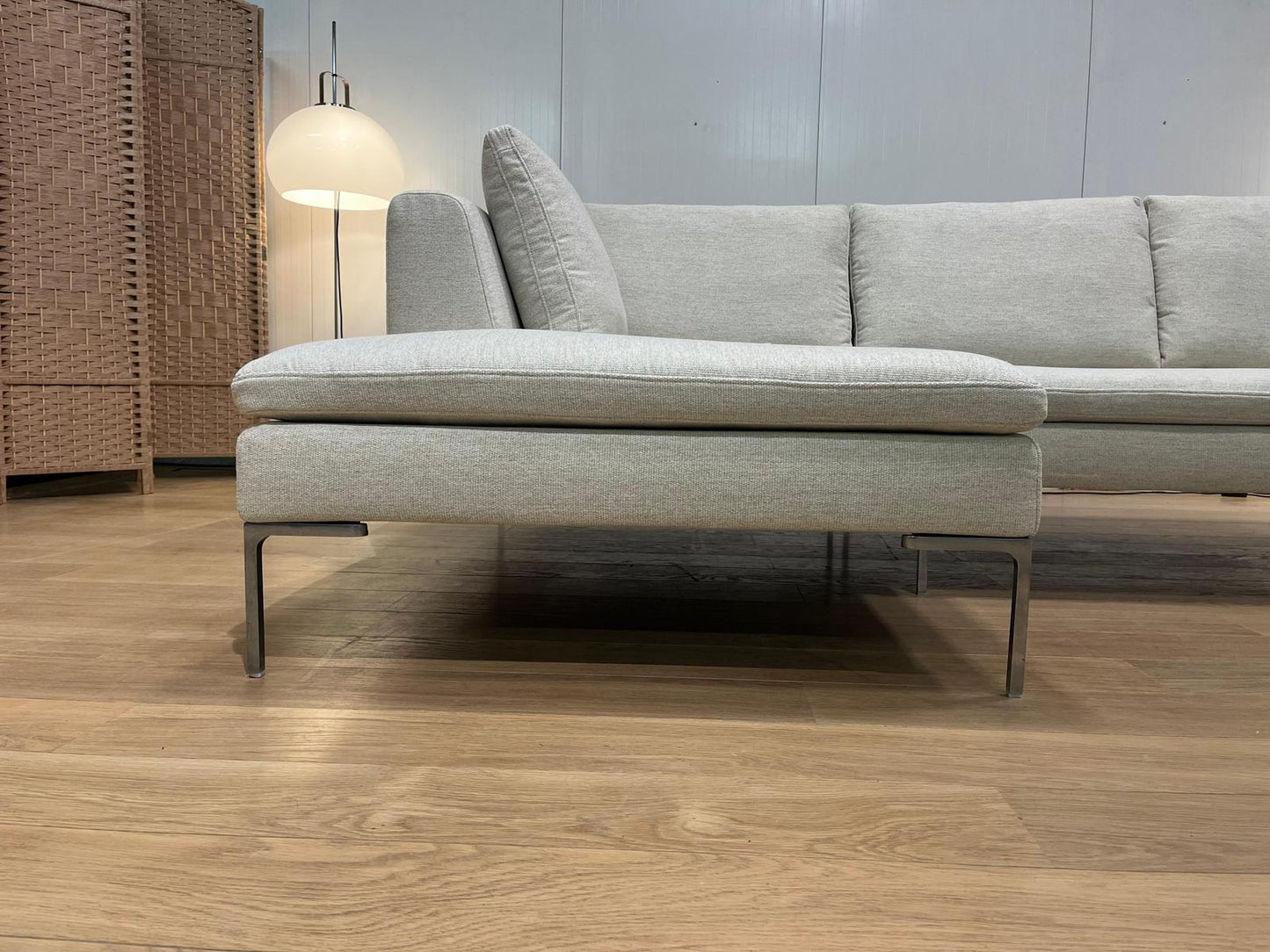 B&B Italia Charles Hoekbank – Nieuw Gestoffeerd (Ecru)