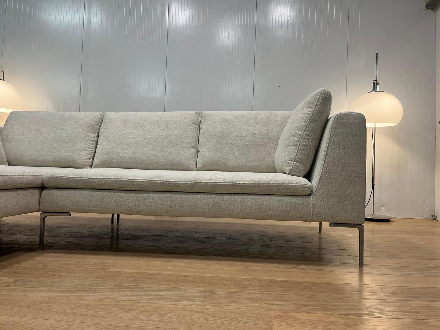 B&B Italia Charles Hoekbank – Nieuw Gestoffeerd (Ecru)