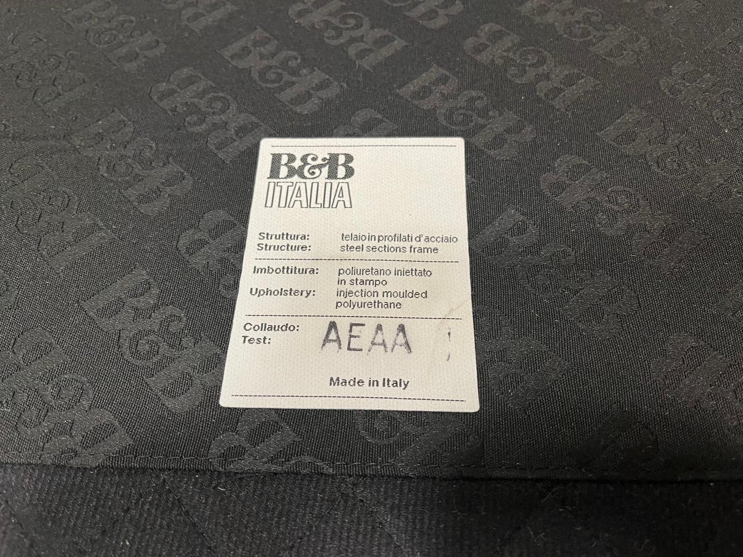 2x Nieuw Gestoffeerd B&B Italia Charles 3 Zits in Ecru