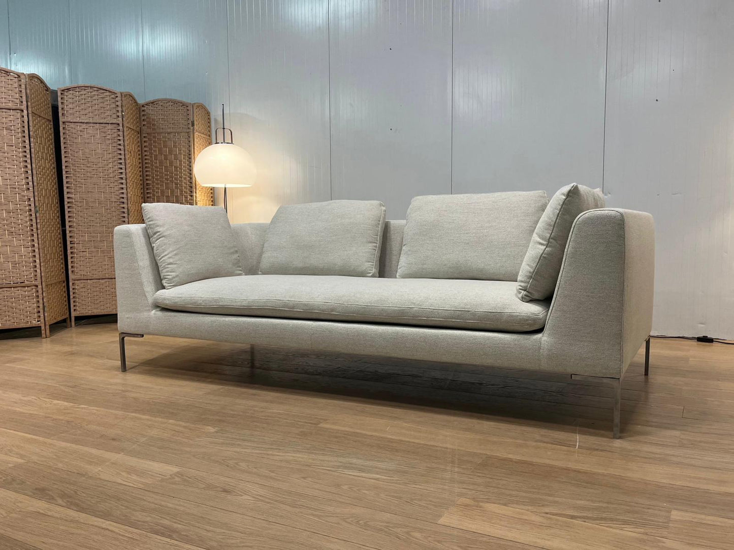 2x Nieuw Gestoffeerd B&B Italia Charles 3 Zits in Ecru