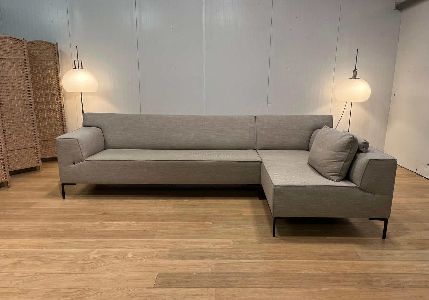 ZGAN Design on Stock Bloq Hoekbank Beige + Extra Kussen