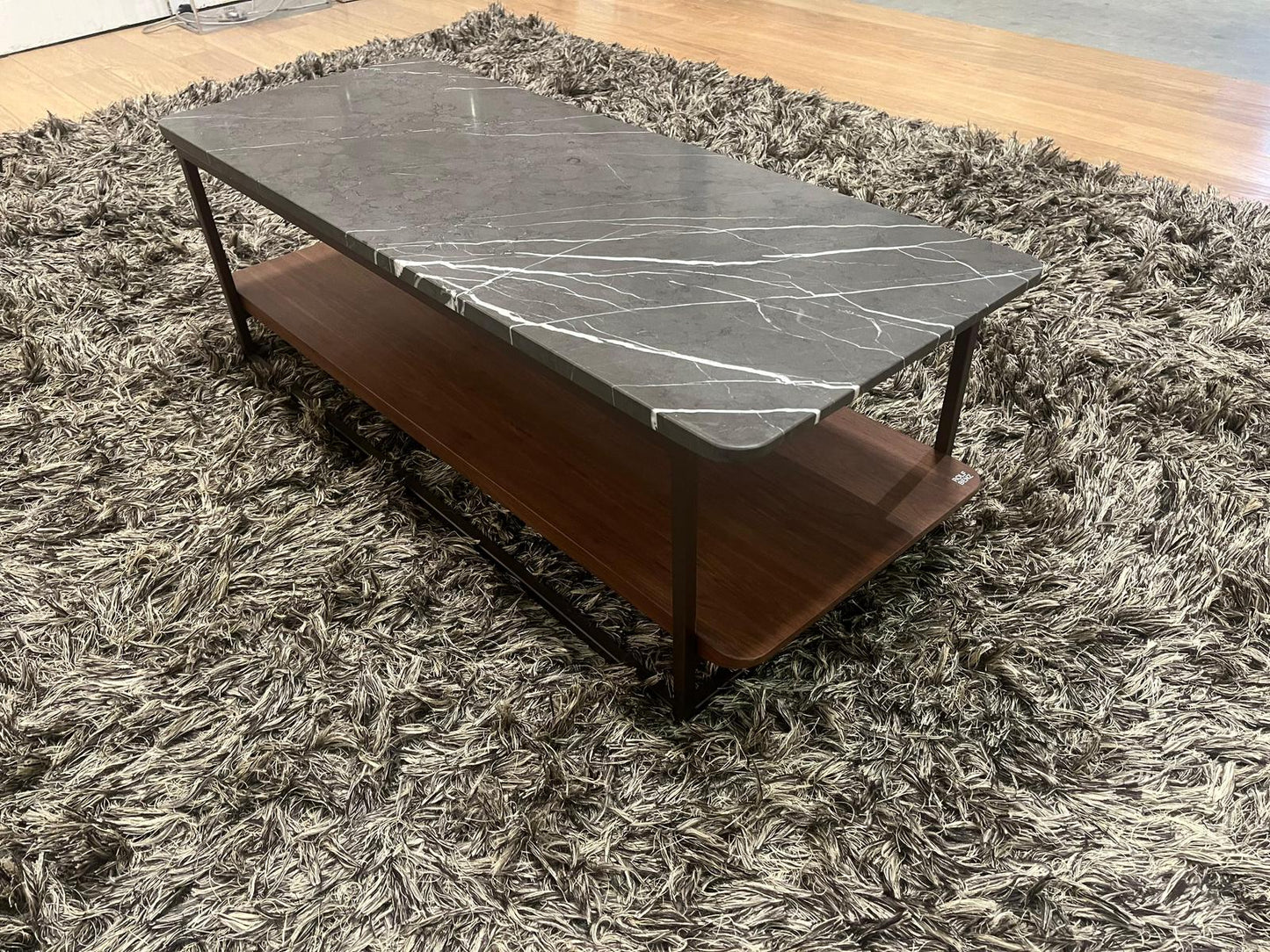 ZGAN Rolf Benz 987 Bijzettafel – NP: €1.497