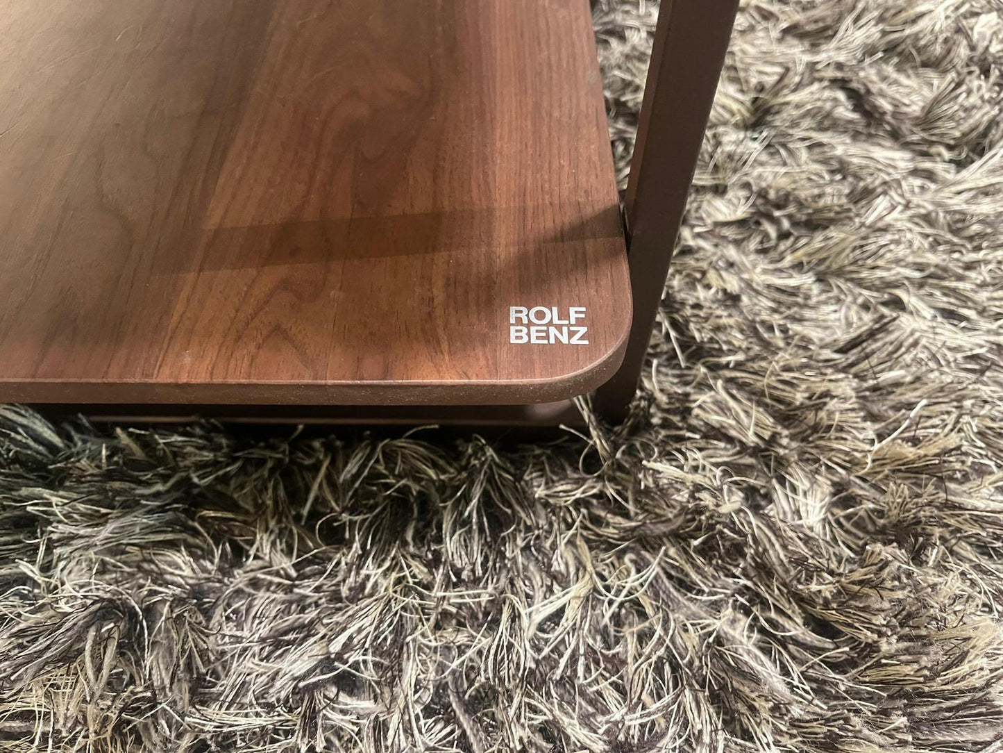 ZGAN Rolf Benz 987 Bijzettafel – NP: €1.497