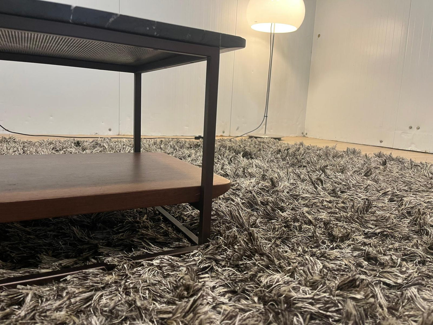 ZGAN Rolf Benz 987 Bijzettafel – NP: €1.497