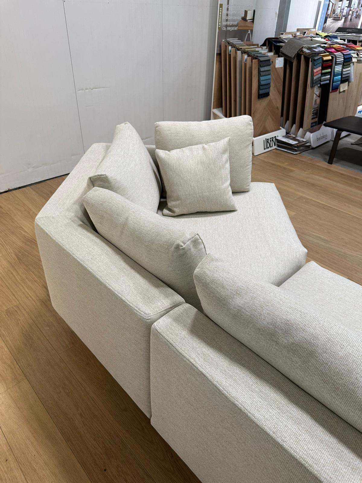 Montis Axel Hoekbank Nieuw Gestoffeerd – NP: €8.000