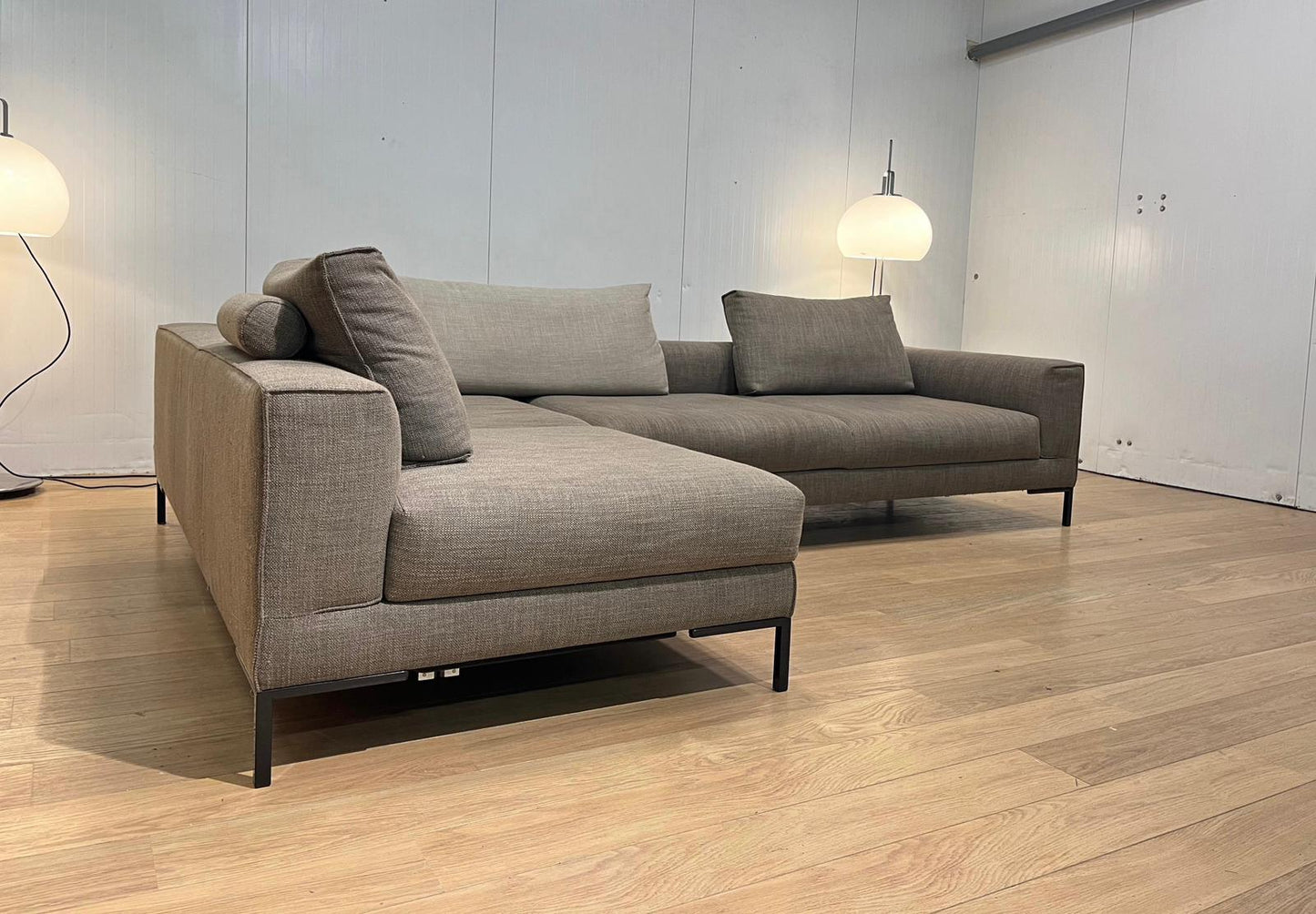Design on Stock Aikon Lounge Hoekbank Bruin – NP €8.500