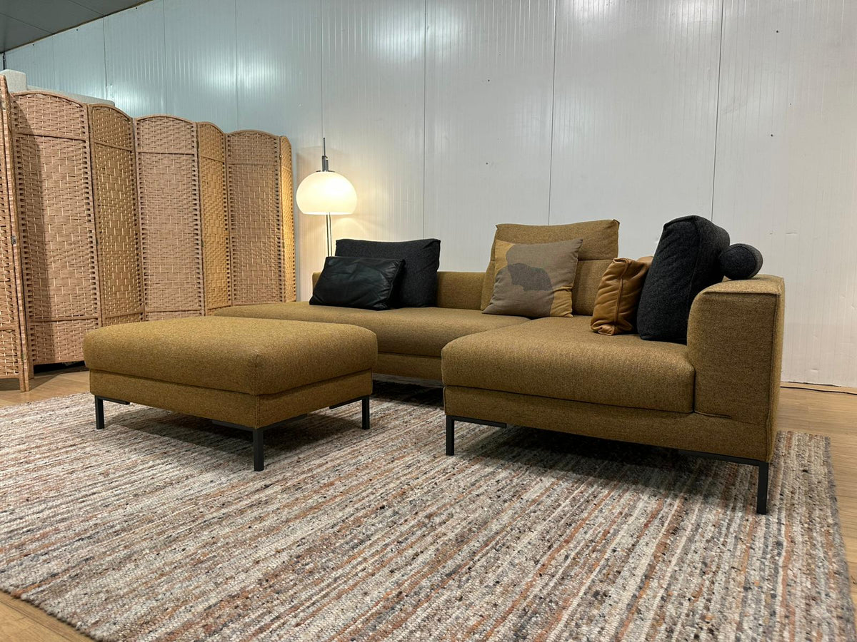 ZGAN Design on Stock Aikon Lounge Hoekbank + Poef NP: €8.500