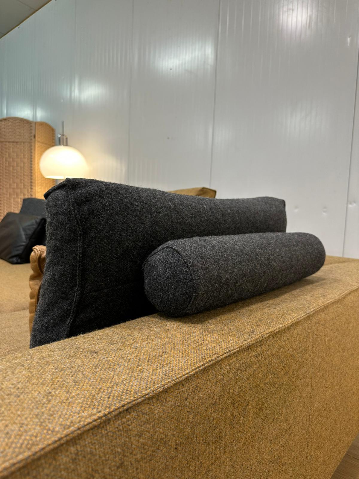 ZGAN Design on Stock Aikon Lounge Hoekbank + Poef NP: €8.500