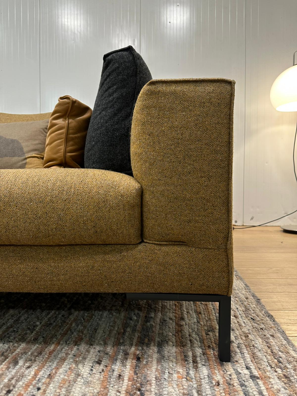 ZGAN Design on Stock Aikon Lounge Hoekbank + Poef NP: €8.500