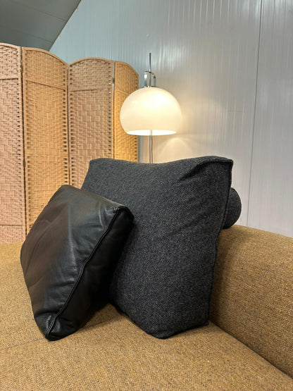 ZGAN Design on Stock Aikon Lounge Hoekbank + Poef NP: €8.500