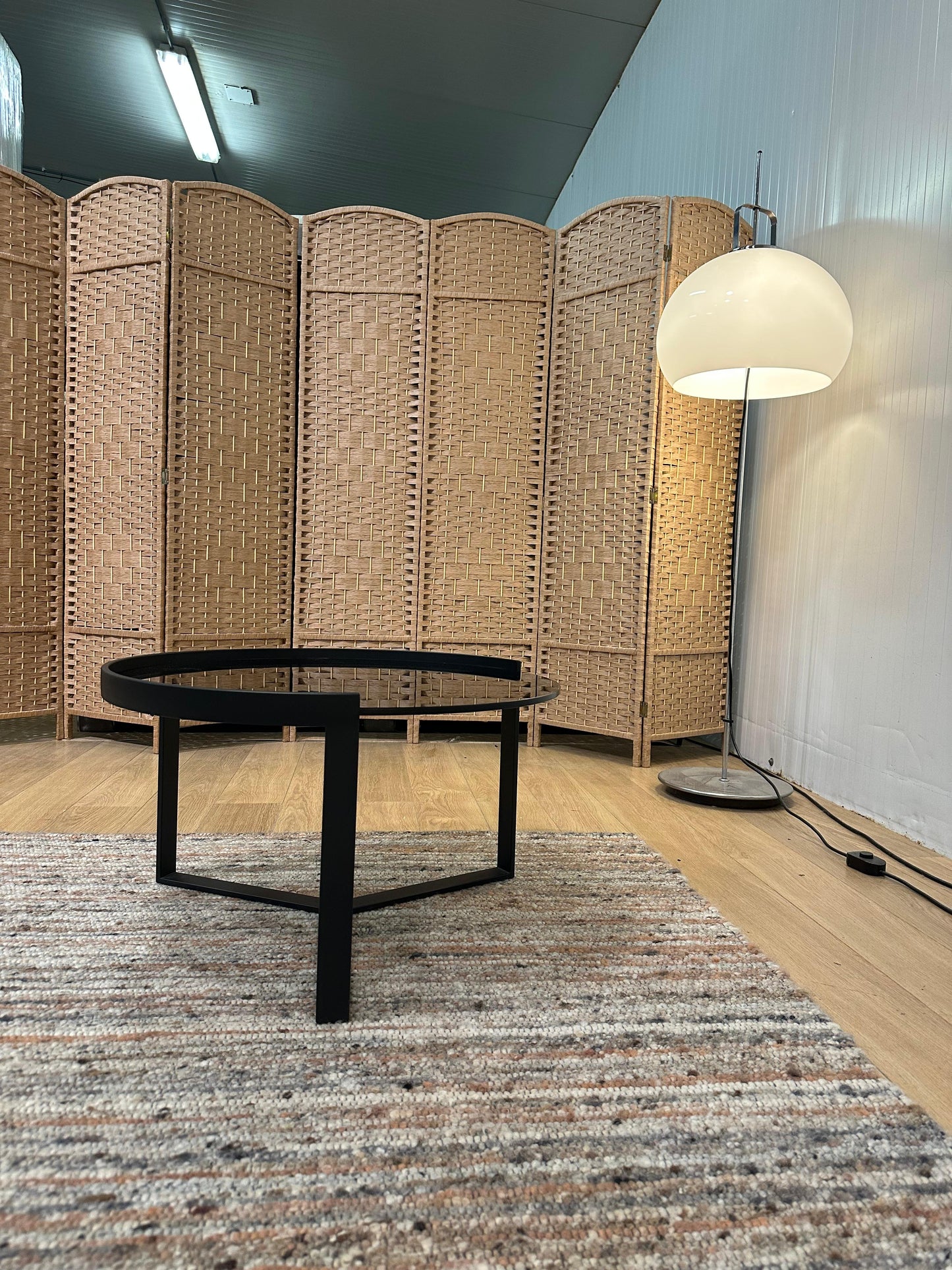 Nieuwstaat Matzwarte Salontafel Rond – NP: €750