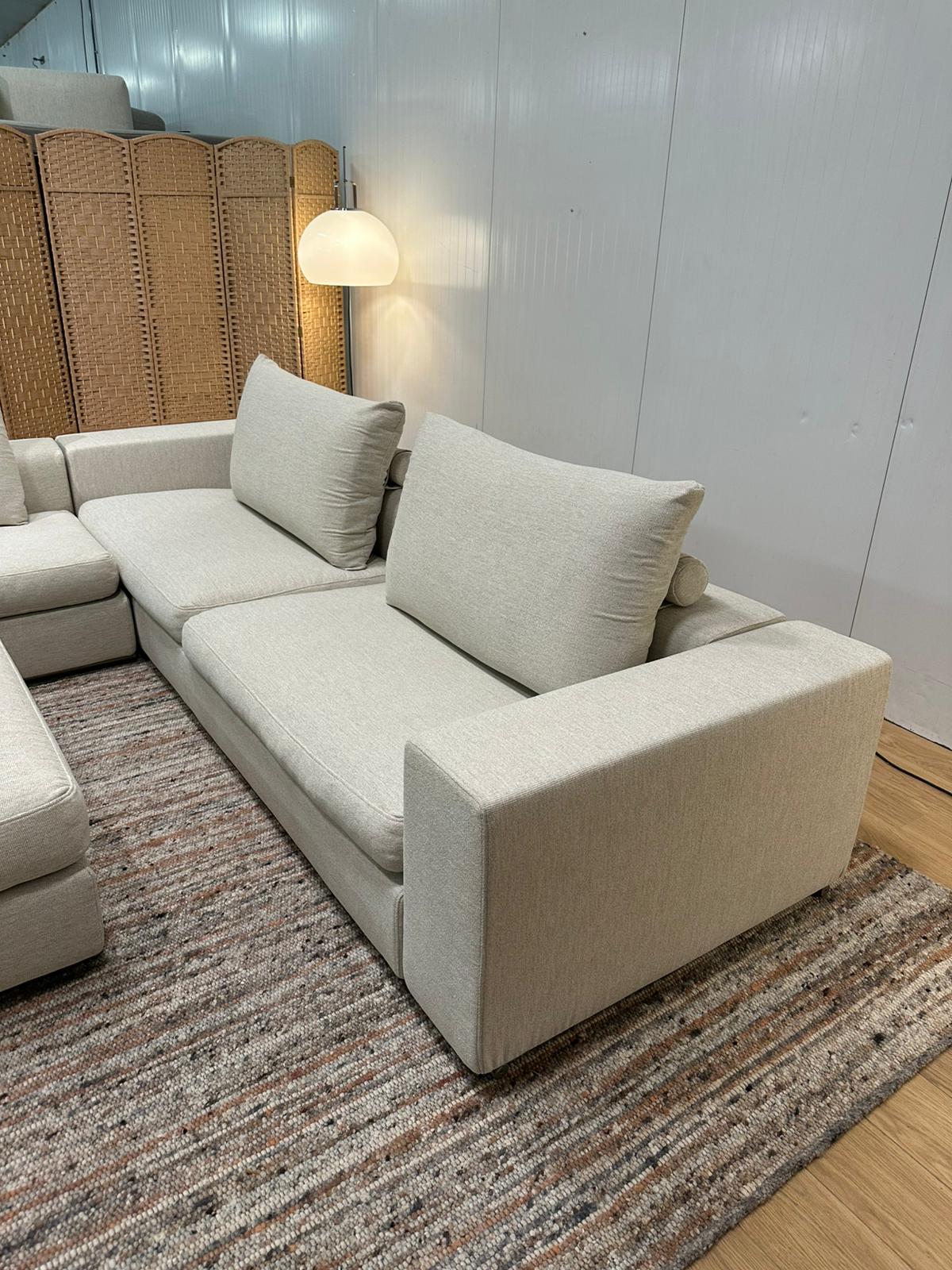 Flexform Groundpiece Hoekbank + Hocker – NP €30.000