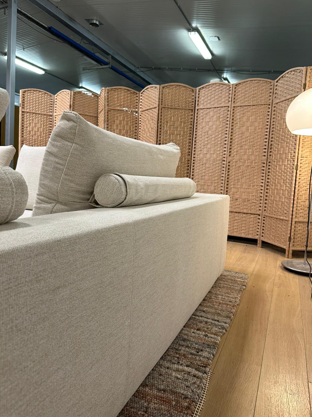 Flexform Groundpiece Hoekbank + Hocker – NP €30.000