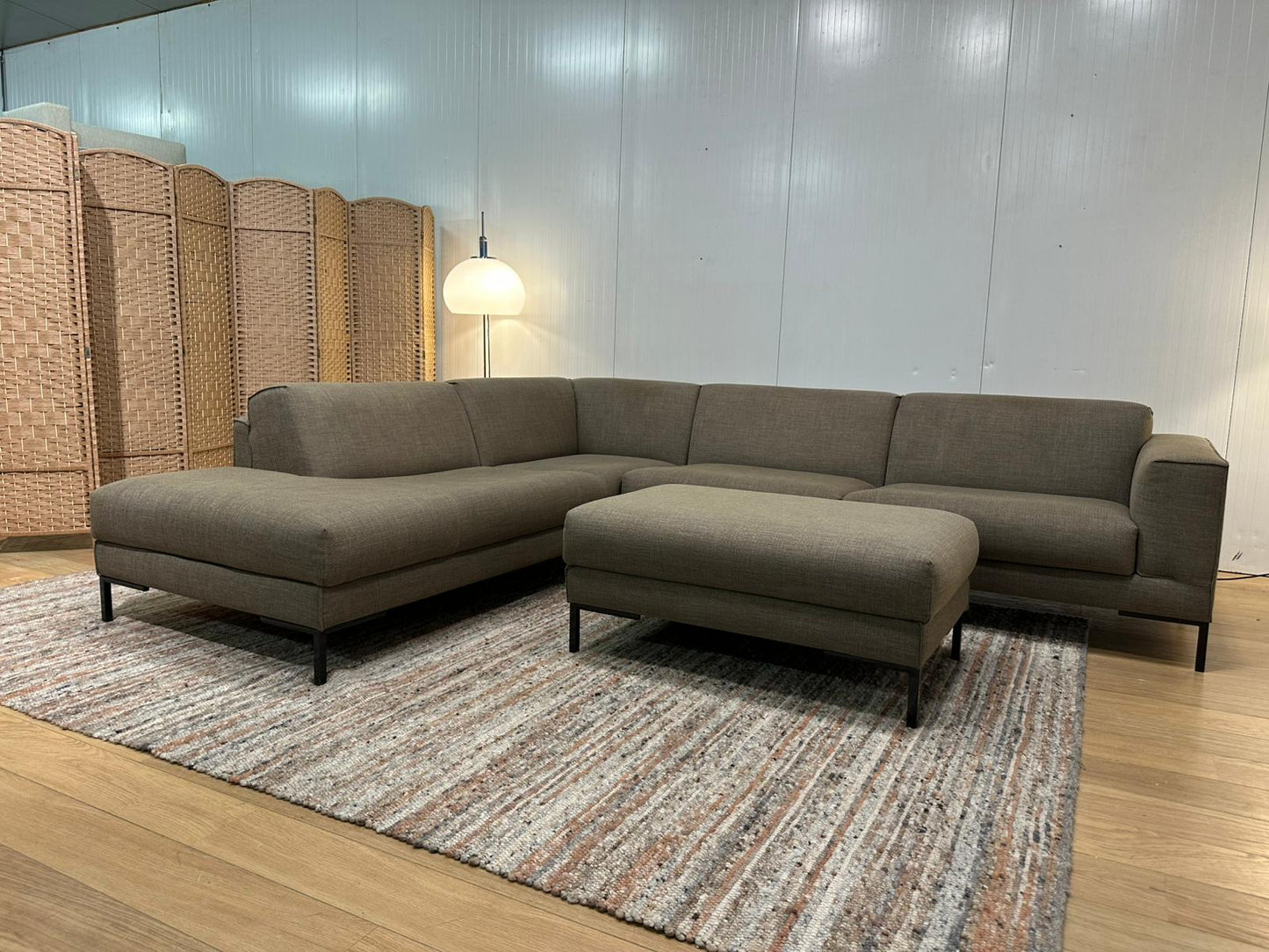 Design on Stock Aikon Hoekbank + Hocker – NP €7.750