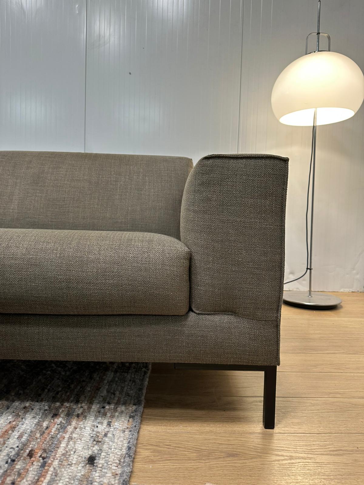 Design on Stock Aikon Hoekbank + Hocker – NP €7.750