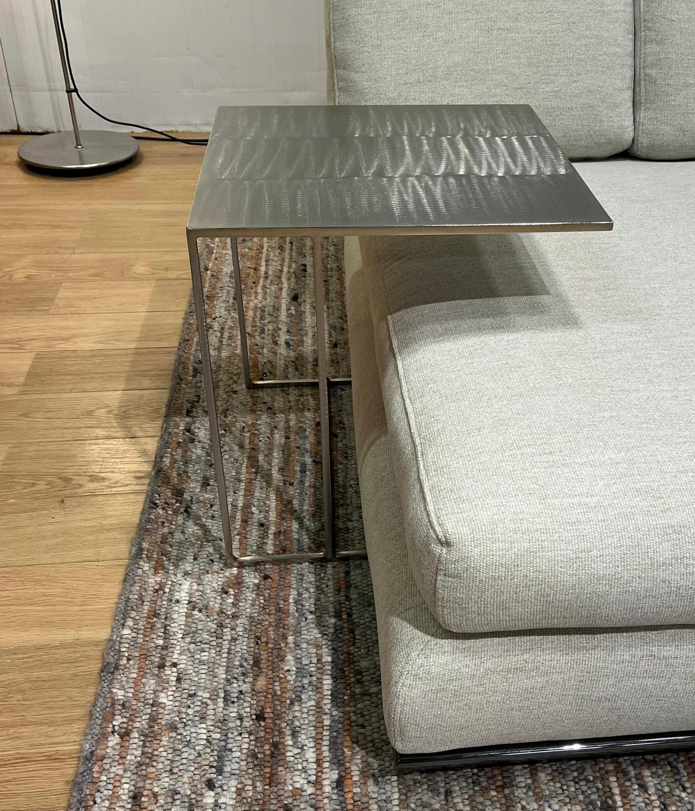 NIEUWSTAAT Minotti Leger Bijzettafel – NP €1.130