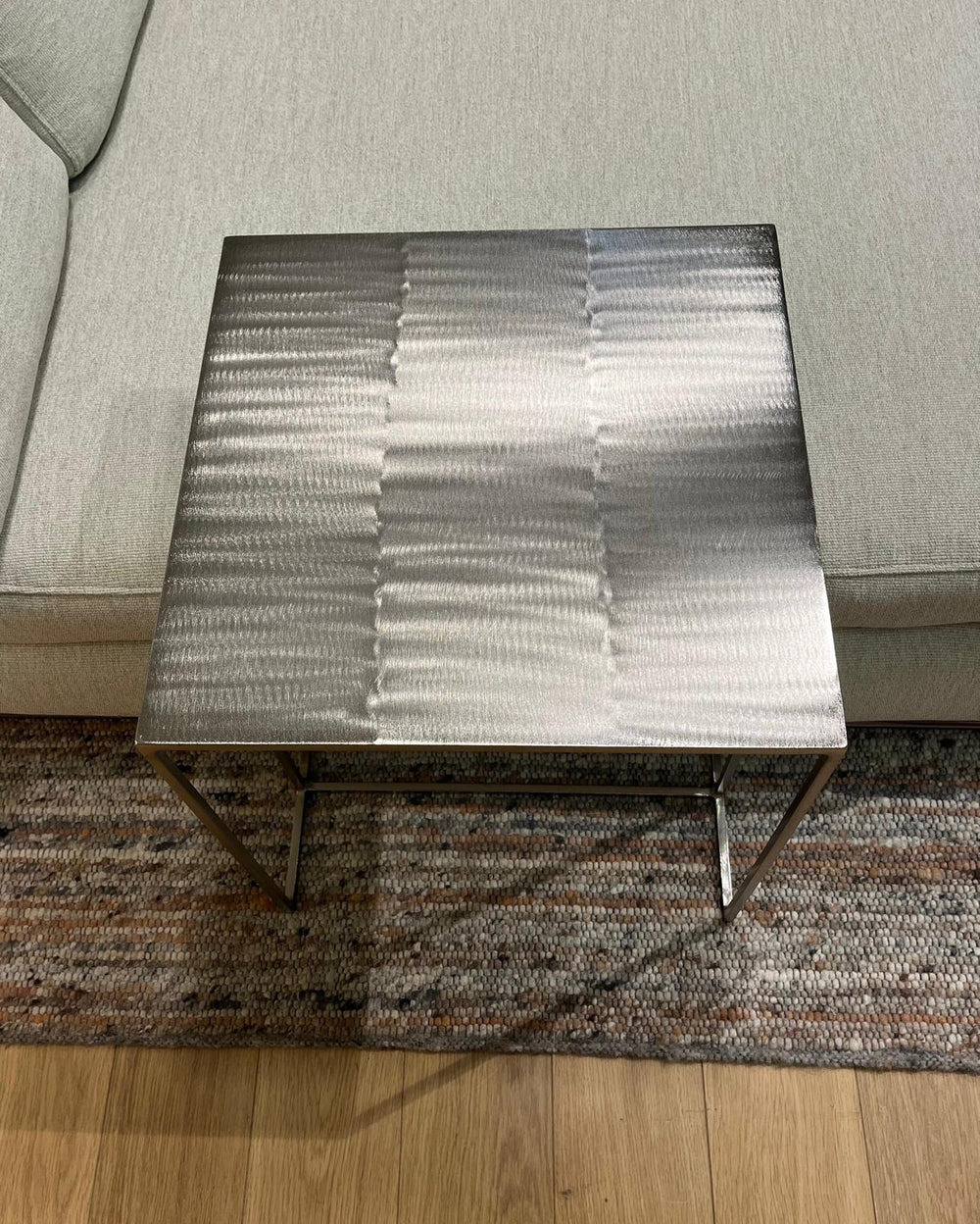 NIEUWSTAAT Minotti Leger Bijzettafel – NP €1.130