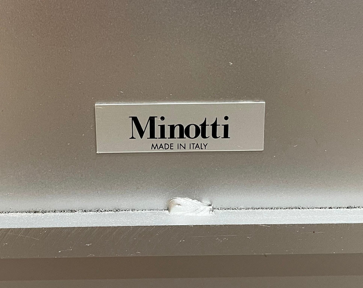 NIEUWSTAAT Minotti Leger Bijzettafel – NP €1.130