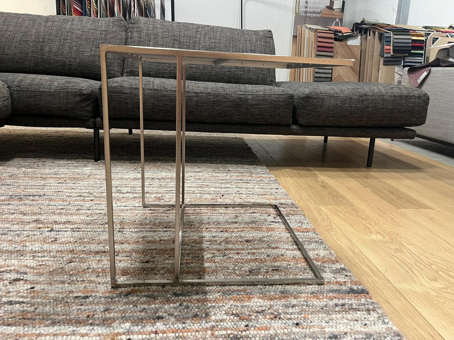 NIEUWSTAAT Minotti Leger Bijzettafel – NP €1.130