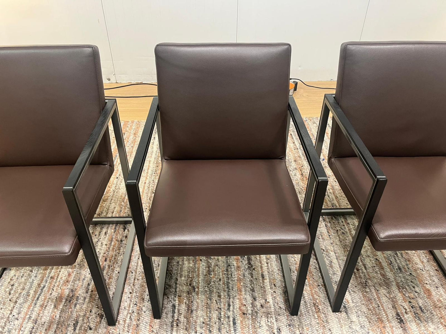 NIEUWSTAAT 4x Leolux Window Eetkamerstoel Leer