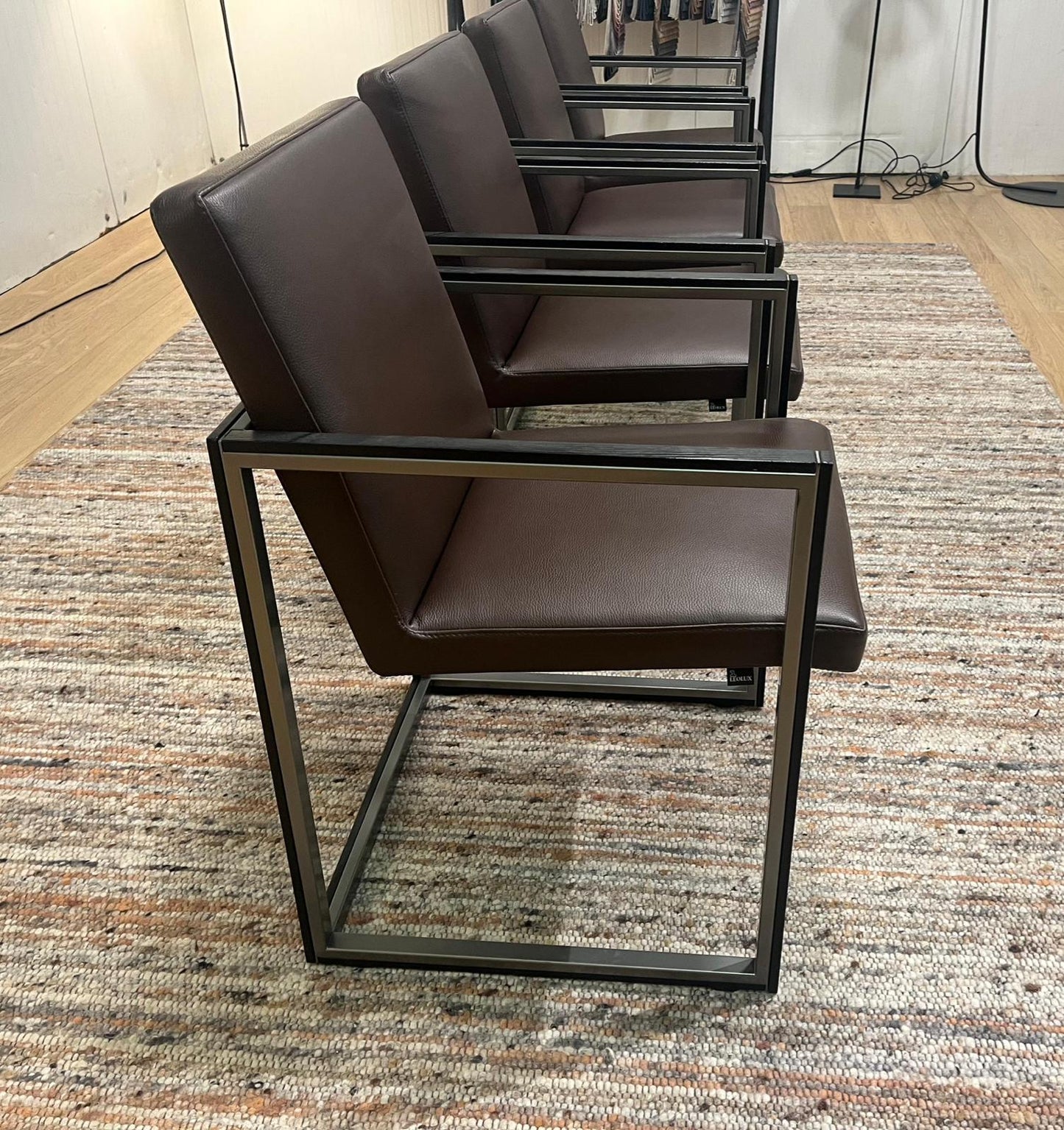 NIEUWSTAAT 4x Leolux Window Eetkamerstoel Leer