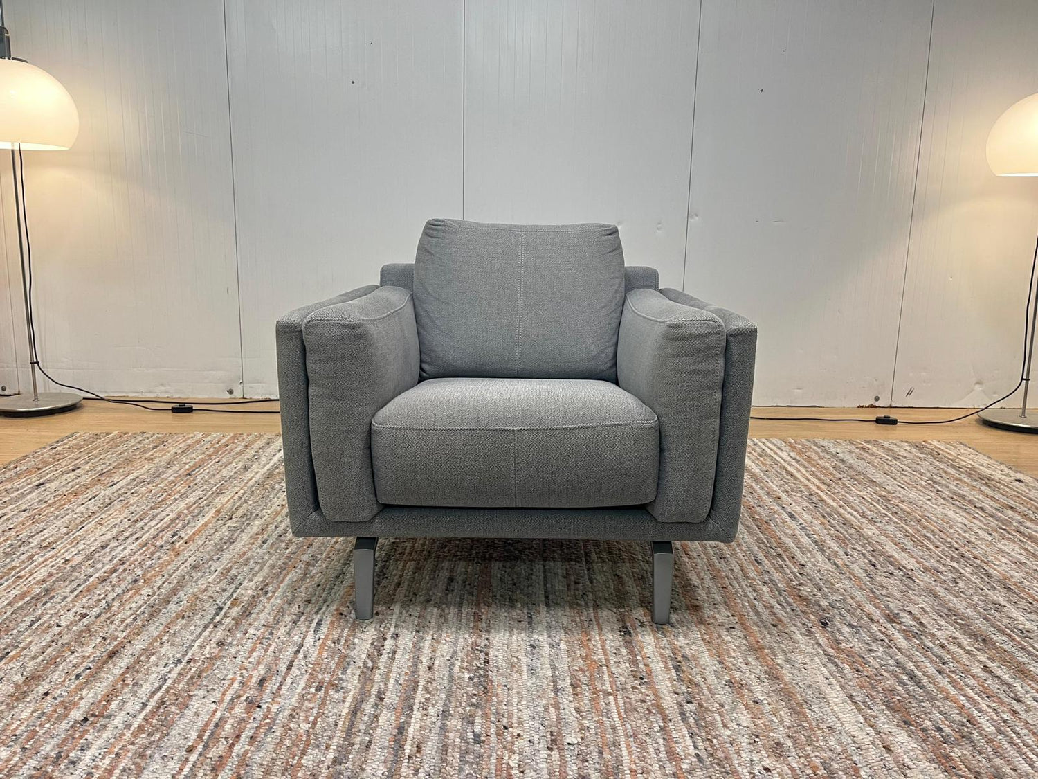ZGAN Leolux Bellice Fauteuil Grijsblauw – NP: €3.250