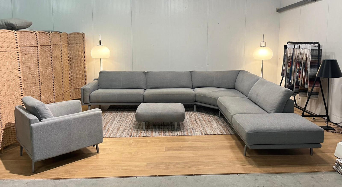 ZGAN Leolux Bellice Hoekbank + Hocker – NP: €17.500
