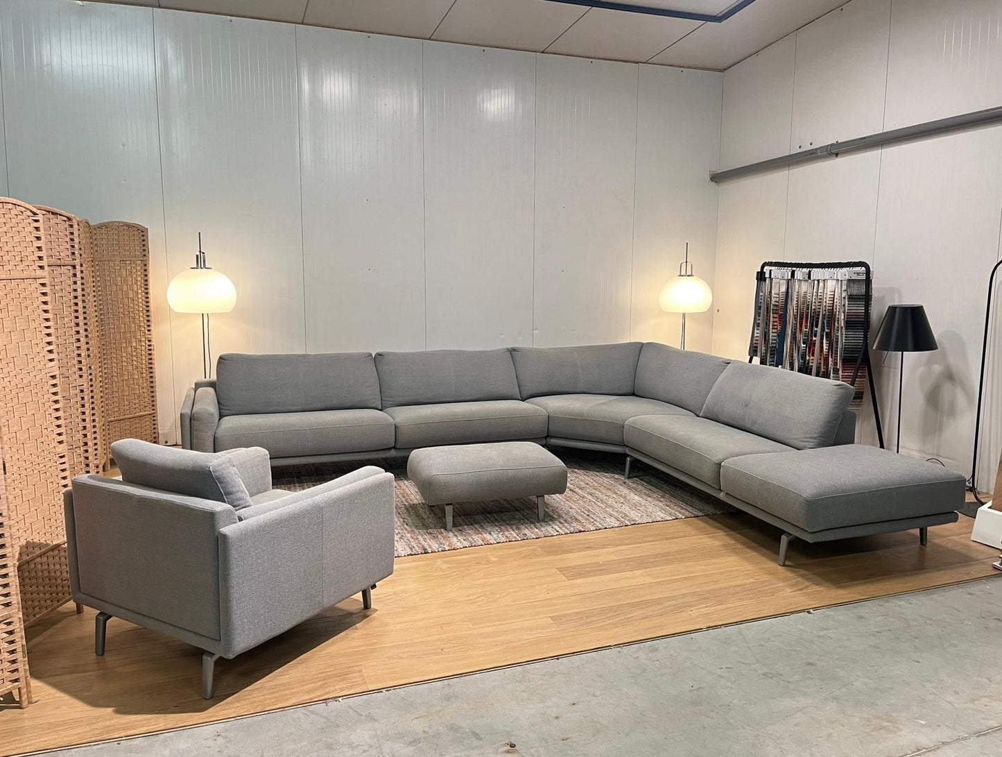 ZGAN Leolux Bellice Hoekbank + Hocker – NP: €17.500