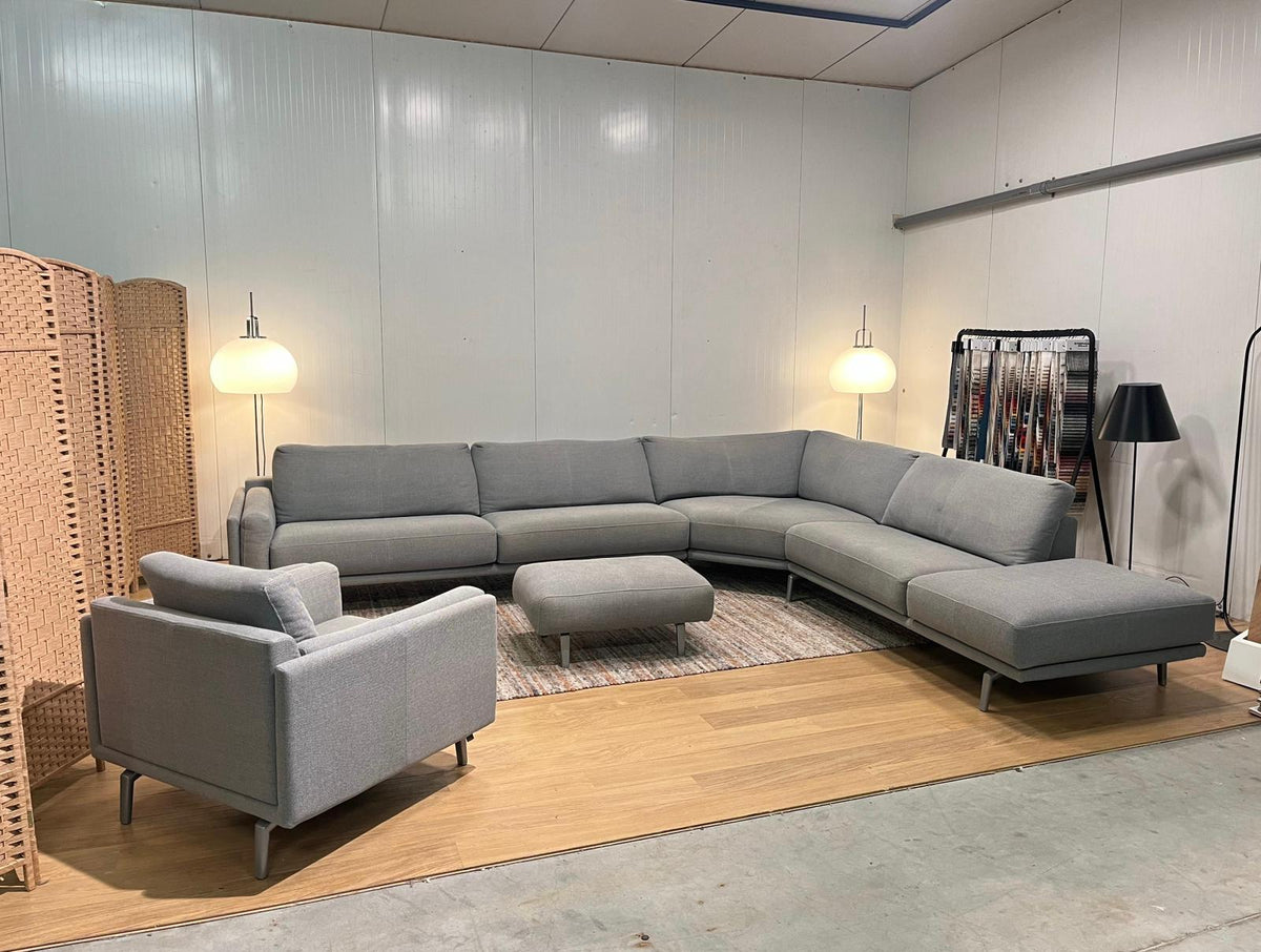 ZGAN Leolux Bellice Hoekbank + Hocker – NP: €17.500