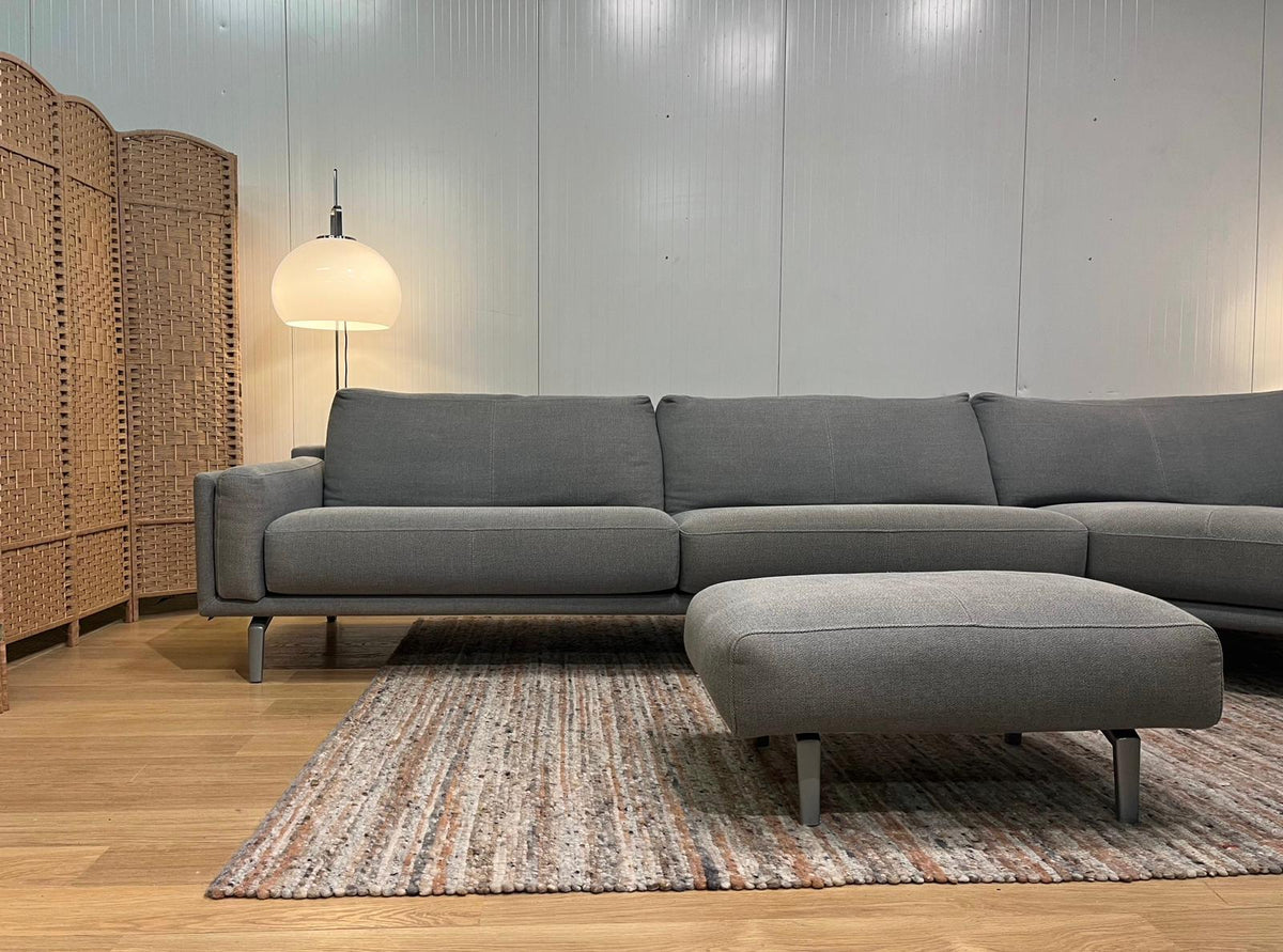 ZGAN Leolux Bellice Hoekbank + Hocker – NP: €17.500