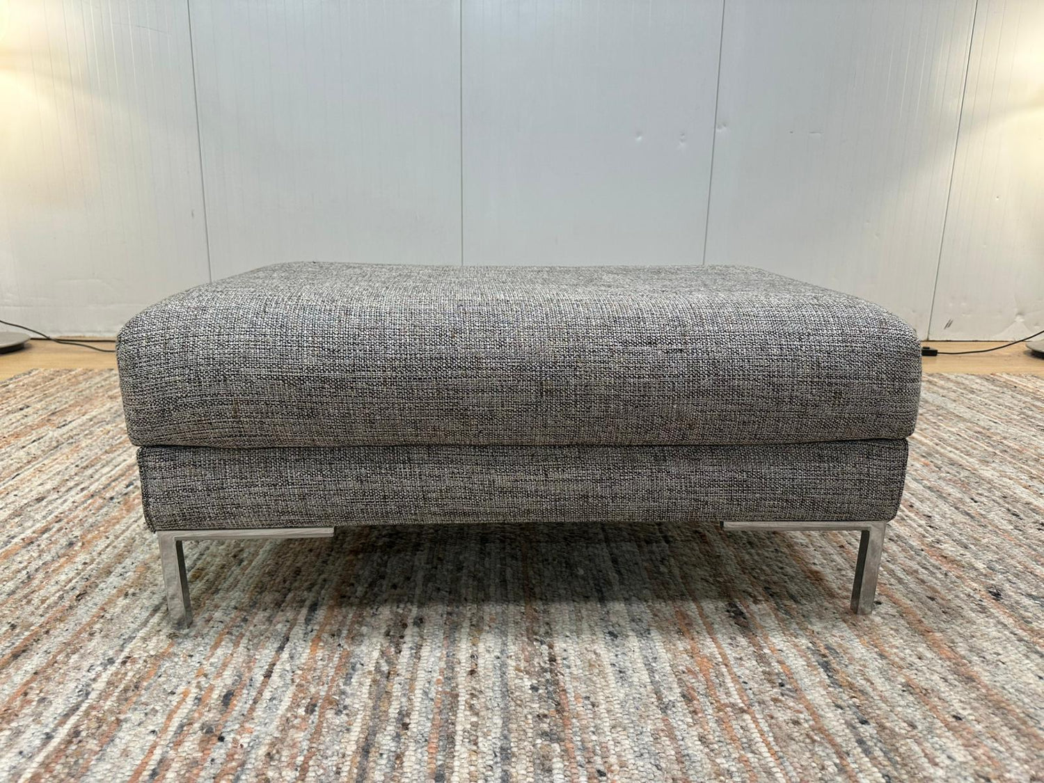 Nieuwstaat Design on Stock Aikon Lounge Hocker
