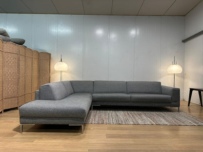 Nieuwstaat Design on Stock Aikon Hoekbank – NP: €8.000