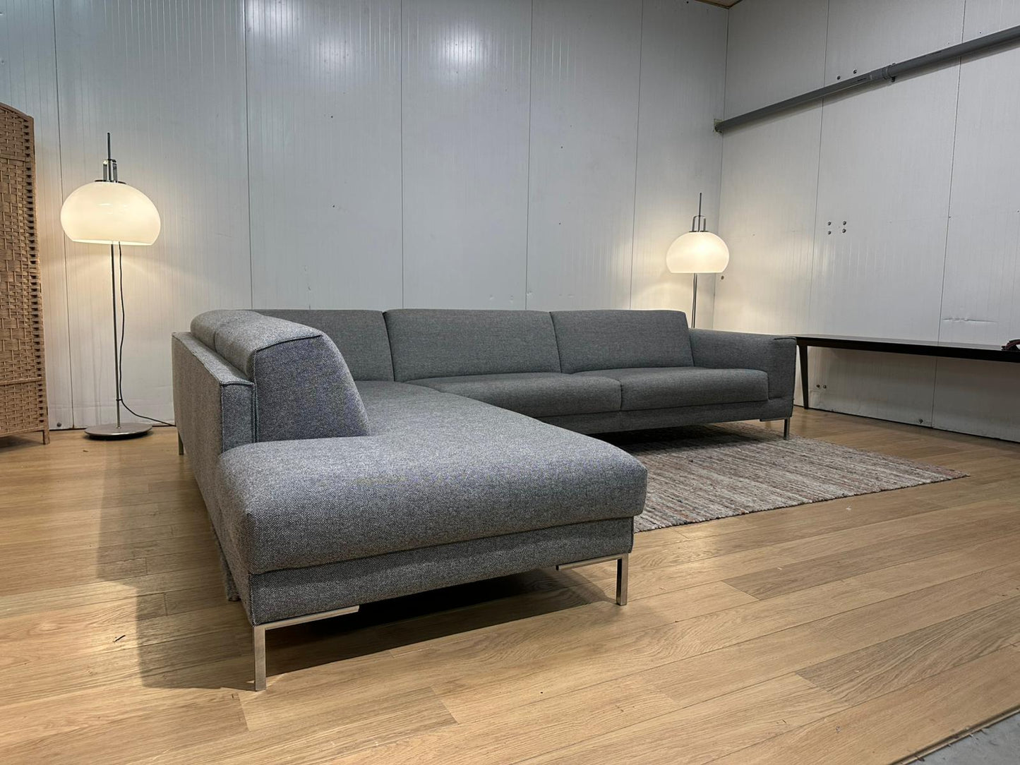 Nieuwstaat Design on Stock Aikon Hoekbank – NP: €8.000
