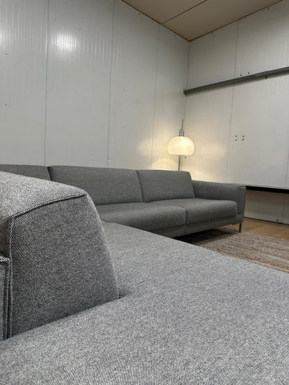 Nieuwstaat Design on Stock Aikon Hoekbank – NP: €8.000