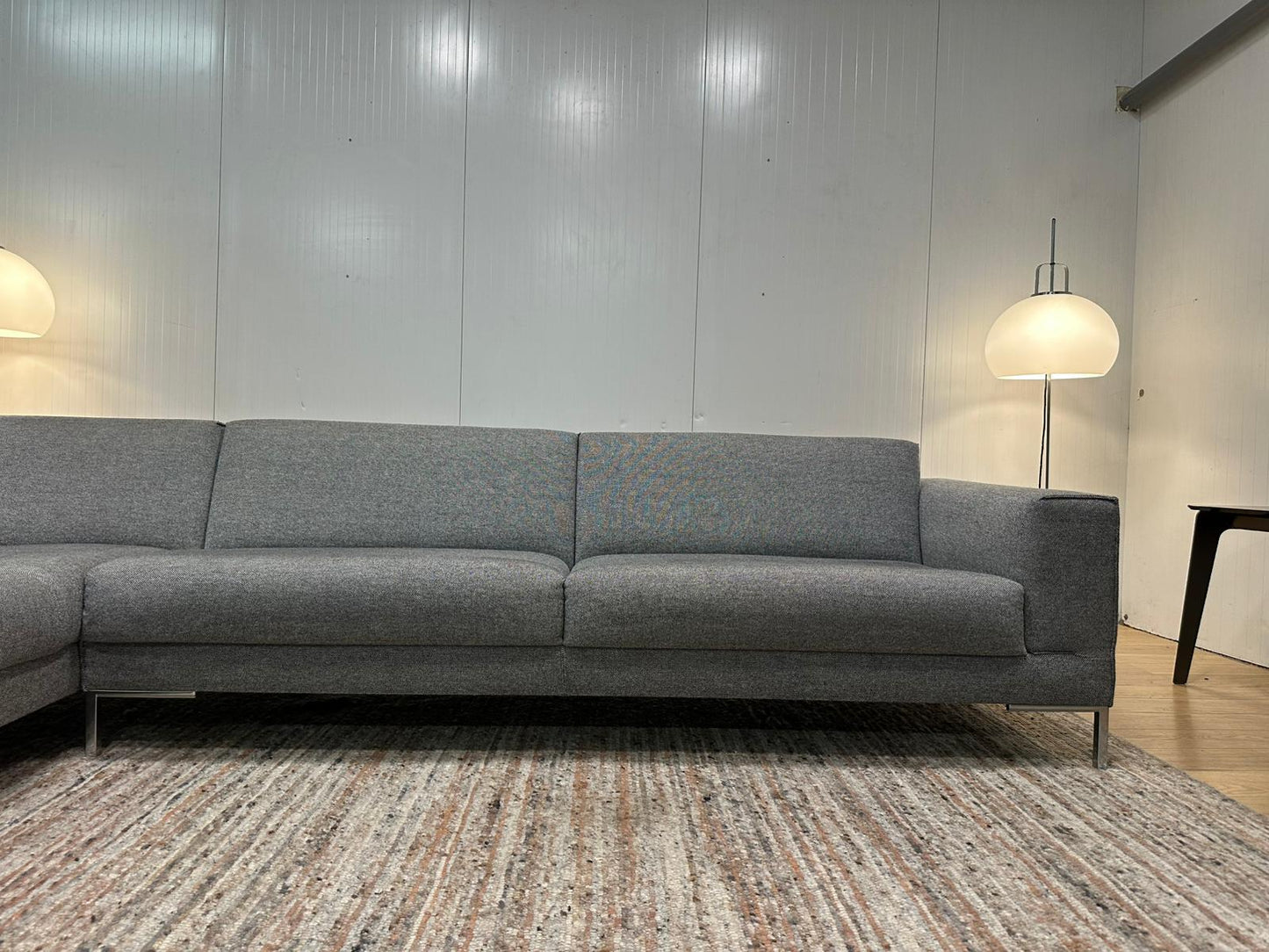 Nieuwstaat Design on Stock Aikon Hoekbank – NP: €8.000